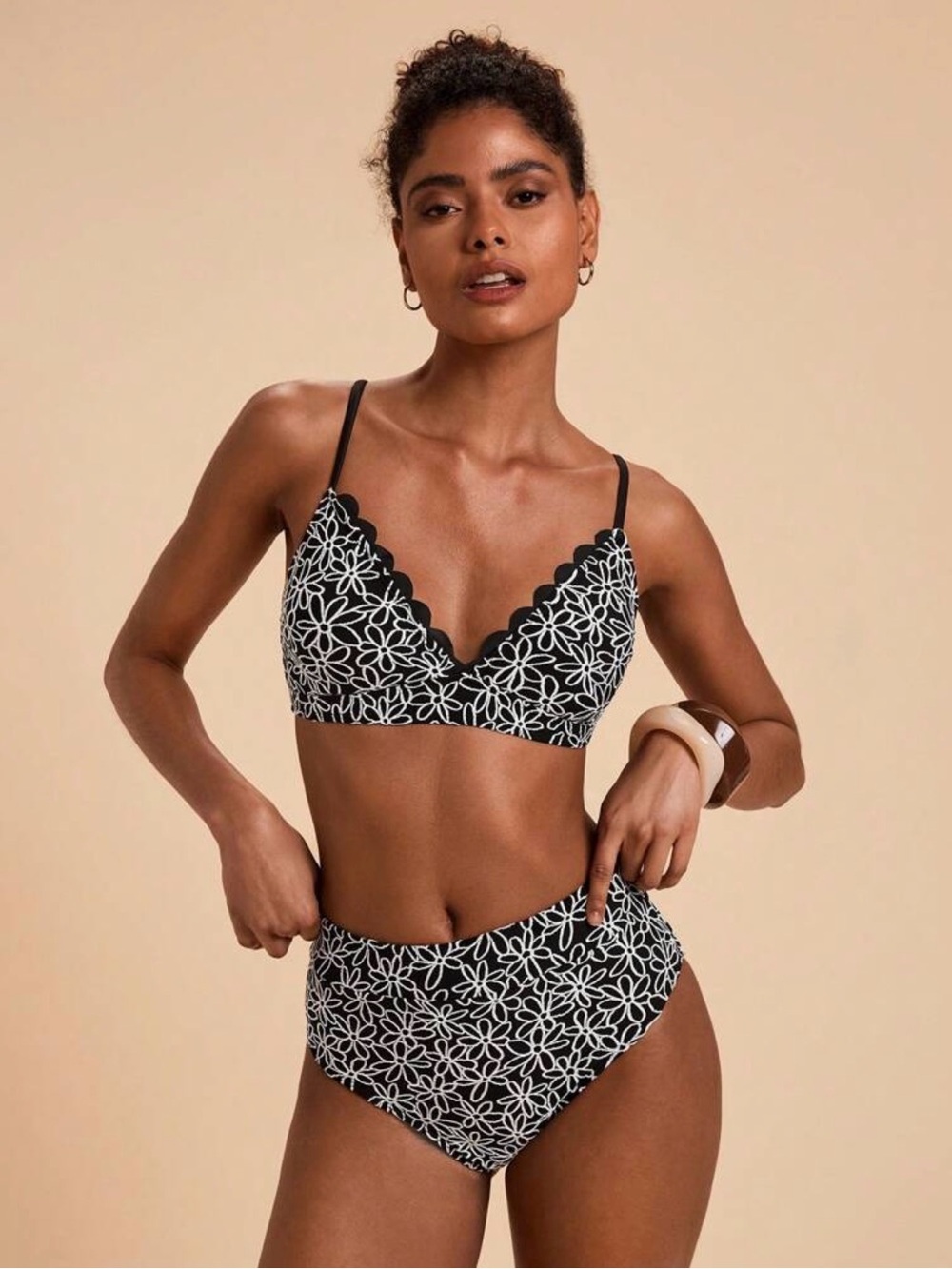 NWT Black & White Floral Scalloped Bikini Set large